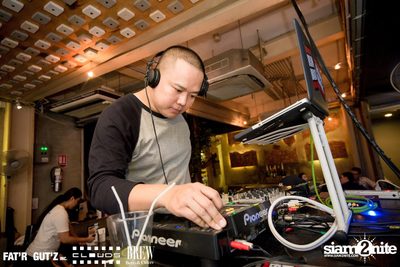 Seenspace Invasion ที่ร้าน Clouds, Fat'R Gut'z และ BREW Beers & Ciders — photo 3