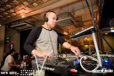 Seenspace Invasion ที่ร้าน Clouds, Fat'R Gut'z และ BREW Beers & Ciders — photo 4