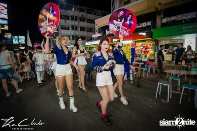 Matt Caseli & Dona Amelia at The Club Khaosan — photo 19