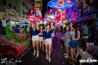 Matt Caseli & Dona Amelia at The Club Khaosan — photo 25
