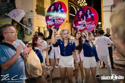 Matt Caseli & Dona Amelia at The Club Khaosan — photo 36