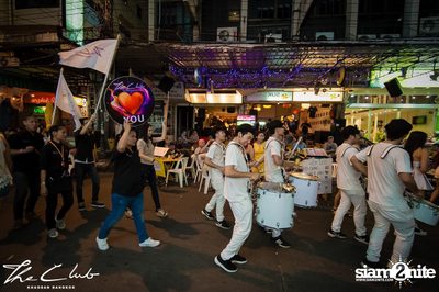 Matt Caseli & Dona Amelia at The Club Khaosan — photo 50