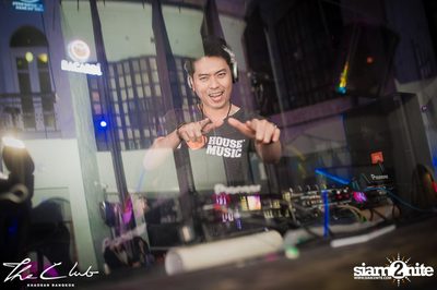 Matt Caseli & Dona Amelia at The Club Khaosan — photo 56