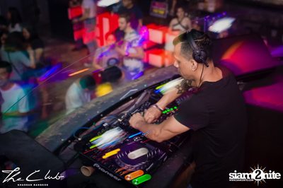 Matt Caseli & Dona Amelia at The Club Khaosan — photo 86