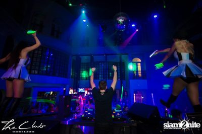 Matt Caseli & Dona Amelia at The Club Khaosan — photo 124