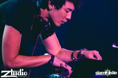 Fly Day Party กับ Far East Movement ที่ สตูดิโอ ไลฟ์ ฮอลล์ — photo 4