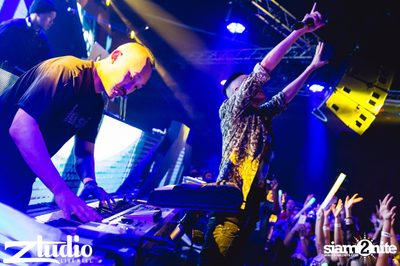 Fly Day Party กับ Far East Movement ที่ สตูดิโอ ไลฟ์ ฮอลล์ — photo 7
