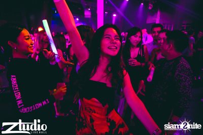 Fly Day Party กับ Far East Movement ที่ สตูดิโอ ไลฟ์ ฮอลล์ — photo 17