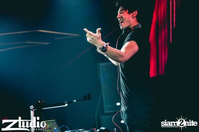 Fly Day Party กับ Far East Movement ที่ สตูดิโอ ไลฟ์ ฮอลล์ — photo 21