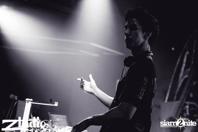 Fly Day Party กับ Far East Movement ที่ สตูดิโอ ไลฟ์ ฮอลล์ — photo 41
