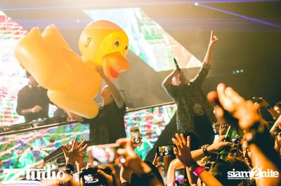 Fly Day Party กับ Far East Movement ที่ สตูดิโอ ไลฟ์ ฮอลล์ — photo 43