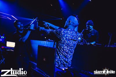 Fly Day Party กับ Far East Movement ที่ สตูดิโอ ไลฟ์ ฮอลล์ — photo 48