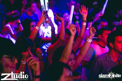 Fly Day Party กับ Far East Movement ที่ สตูดิโอ ไลฟ์ ฮอลล์ — photo 59