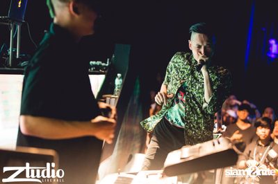 Fly Day Party กับ Far East Movement ที่ สตูดิโอ ไลฟ์ ฮอลล์ — photo 61