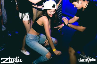 Fly Day Party กับ Far East Movement ที่ สตูดิโอ ไลฟ์ ฮอลล์ — photo 64