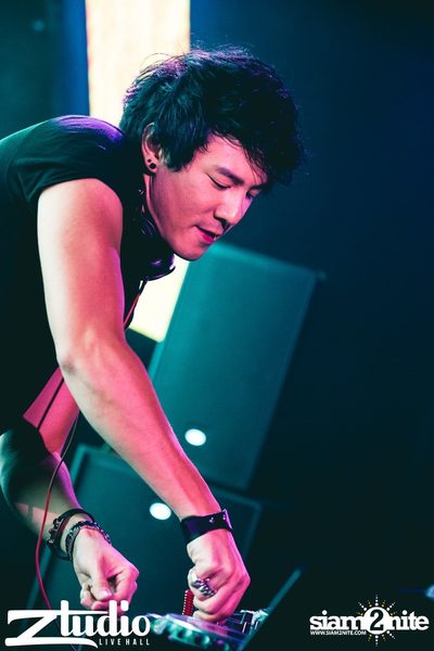 Fly Day Party กับ Far East Movement ที่ สตูดิโอ ไลฟ์ ฮอลล์ — photo 83