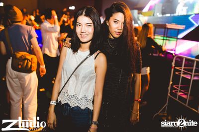 Fly Day Party กับ Far East Movement ที่ สตูดิโอ ไลฟ์ ฮอลล์ — photo 117
