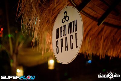In Bed With Space | Matt Caseli & Dona Amelia at Superflow — photo 1