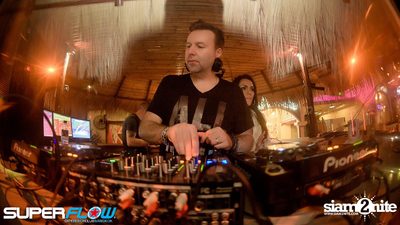 In Bed With Space | Matt Caseli & Dona Amelia at Superflow — photo 31