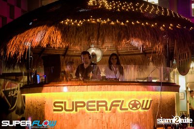 In Bed With Space | Matt Caseli & Dona Amelia at Superflow — photo 37