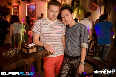 In Bed With Space | Matt Caseli & Dona Amelia at Superflow — photo 88