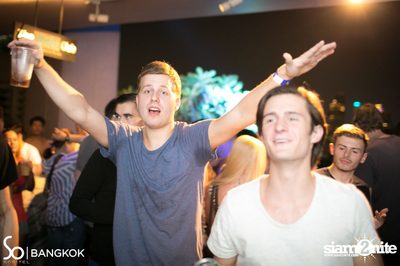SO POOL PARTY ที่ เดอะ วอเทอร์ คลับ โรงแรมโซฟิเทล โซ — photo 130
