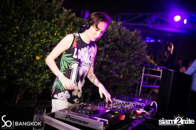 SO POOL PARTY ที่ เดอะ วอเทอร์ คลับ โรงแรมโซฟิเทล โซ — photo 206