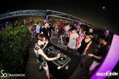 SO POOL PARTY ที่ เดอะ วอเทอร์ คลับ โรงแรมโซฟิเทล โซ — photo 209