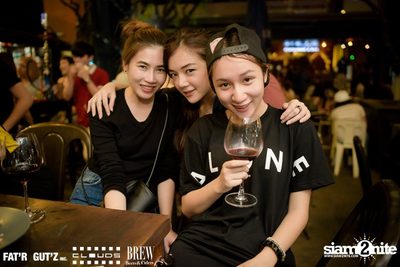 Seenspace Invasion ที่ร้าน Clouds, Fat'R Gut'z และ BREW Beers & Ciders — photo 85