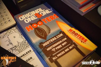 Friday Night at Hooters Bangkok, Sukhumvit Soi 15 — photo 24
