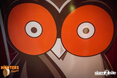 Friday Night at Hooters Bangkok, Sukhumvit Soi 15 — photo 74