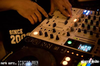 Seenspace Invasion ที่ร้าน Clouds, Fat'R Gut'z และ BREW Beers & Ciders — photo 25