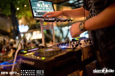 Seenspace Invasion ที่ร้าน Clouds, Fat'R Gut'z และ BREW Beers & Ciders — photo 57
