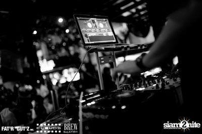 Seenspace Invasion ที่ร้าน Clouds, Fat'R Gut'z และ BREW Beers & Ciders — photo 58