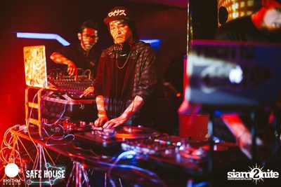 SYNCHR8NISM กับ REIKO (F Club SG) ที่ เซฟเฮ้าส์ — photo 37