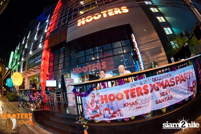 Saturday Night at Hooters Bangkok, Sukhumvit Soi 15 — photo 64