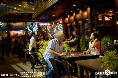 Seenspace Invasion ที่ร้าน Clouds, Fat'R Gut'z และ BREW Beers & Ciders — photo 3