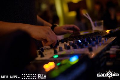 Seenspace Invasion ที่ร้าน Clouds, Fat'R Gut'z และ BREW Beers & Ciders — photo 11