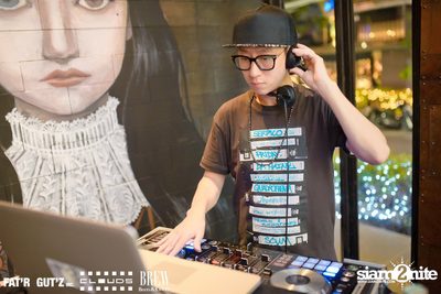 Seenspace Invasion ที่ร้าน Clouds, Fat'R Gut'z และ BREW Beers & Ciders — photo 36