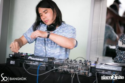 SO POOL PARTY ที่ เดอะ วอเทอร์ คลับ โรงแรมโซฟิเทล โซ — photo 37