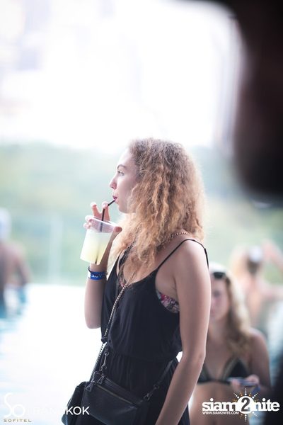 SO POOL PARTY ที่ เดอะ วอเทอร์ คลับ โรงแรมโซฟิเทล โซ — photo 38