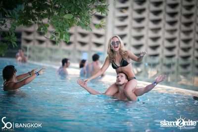 SO POOL PARTY ที่ เดอะ วอเทอร์ คลับ โรงแรมโซฟิเทล โซ — photo 55