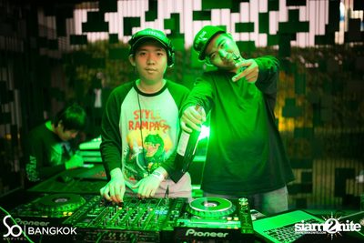 SO POOL PARTY ที่ เดอะ วอเทอร์ คลับ โรงแรมโซฟิเทล โซ — photo 78