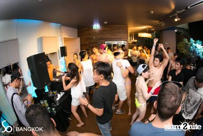 SO POOL PARTY ที่ เดอะ วอเทอร์ คลับ โรงแรมโซฟิเทล โซ — photo 133