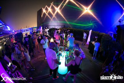 SO POOL PARTY ที่ เดอะ วอเทอร์ คลับ โรงแรมโซฟิเทล โซ — photo 204