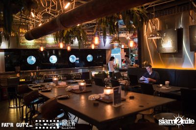 Seenspace Invasion ที่ร้าน Clouds, Fat'R Gut'z และ BREW Beers & Ciders — photo 17