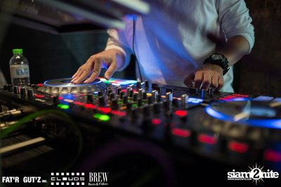 Seenspace Invasion ที่ร้าน Clouds, Fat'R Gut'z และ BREW Beers & Ciders — photo 73