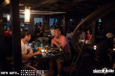 Seenspace Invasion ที่ร้าน Clouds, Fat'R Gut'z และ BREW Beers & Ciders — photo 74