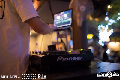 Seenspace Invasion ที่ร้าน Clouds, Fat'R Gut'z และ BREW Beers & Ciders — photo 154