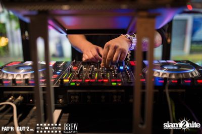 Seenspace Invasion ที่ร้าน Clouds, Fat'R Gut'z และ BREW Beers & Ciders — photo 166